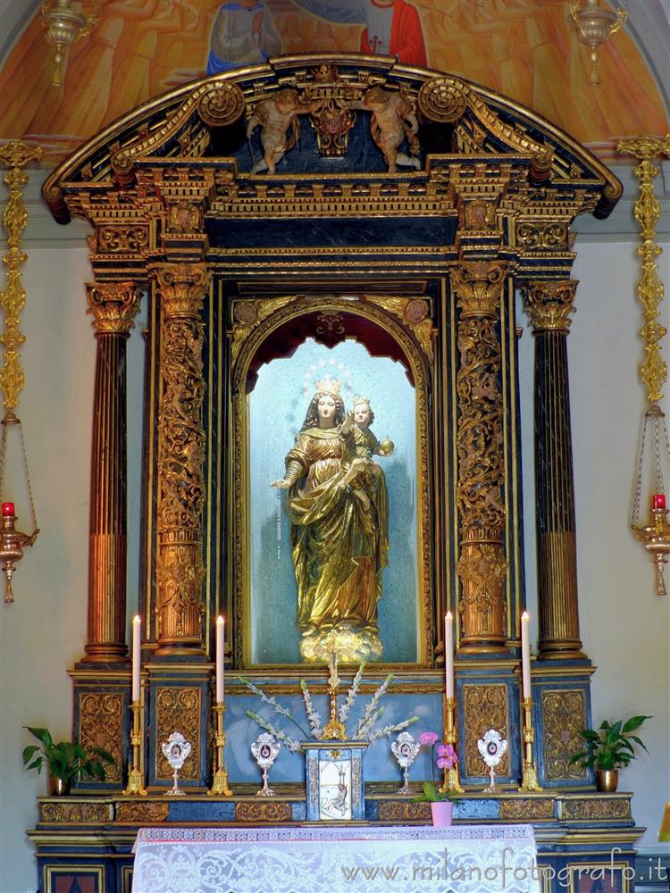 Comabbio (Varese) - Retable of the altar of the Sanctuary of Our Lady of the Rosary